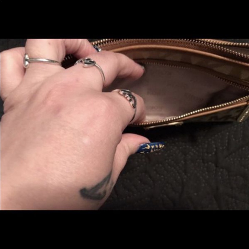 MK large wristlet - Picture 4 of 4